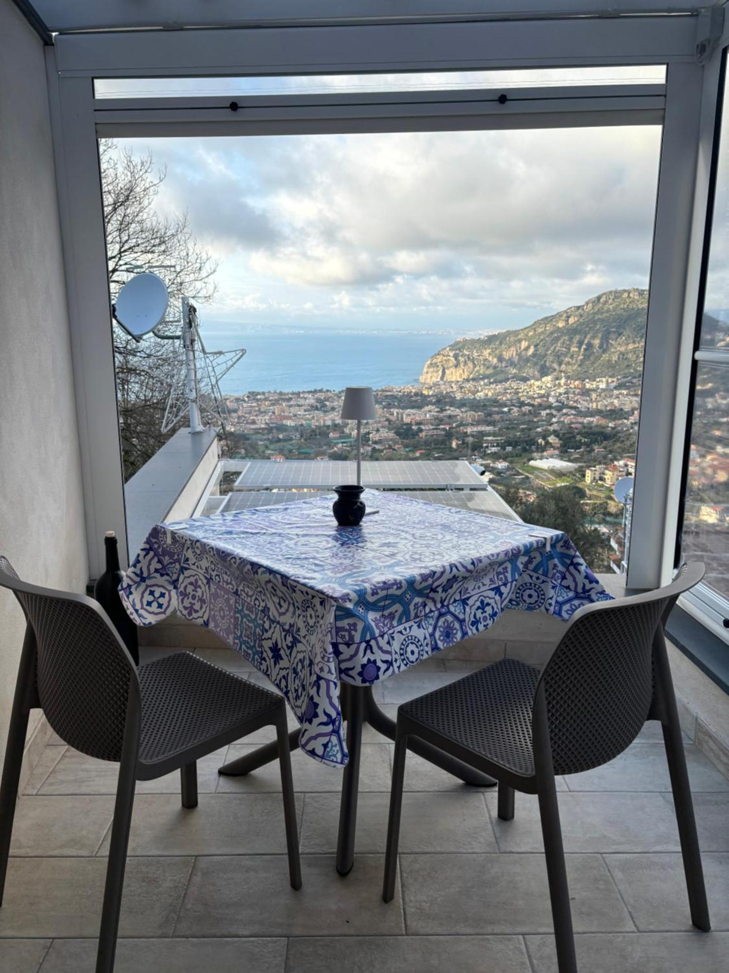 En Suite Bedroom Blue Moon Piano di Sorrento Exterior photo