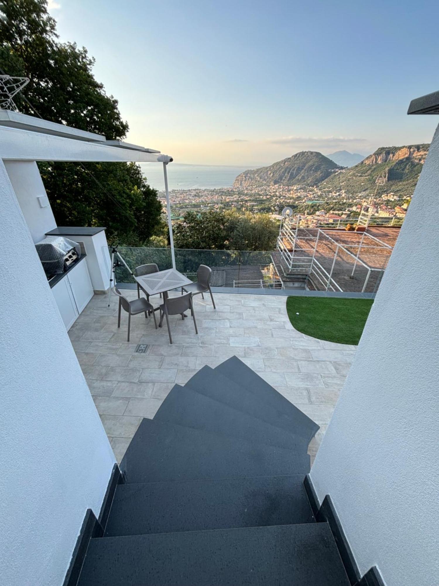 En Suite Bedroom Blue Moon Piano di Sorrento Exterior photo